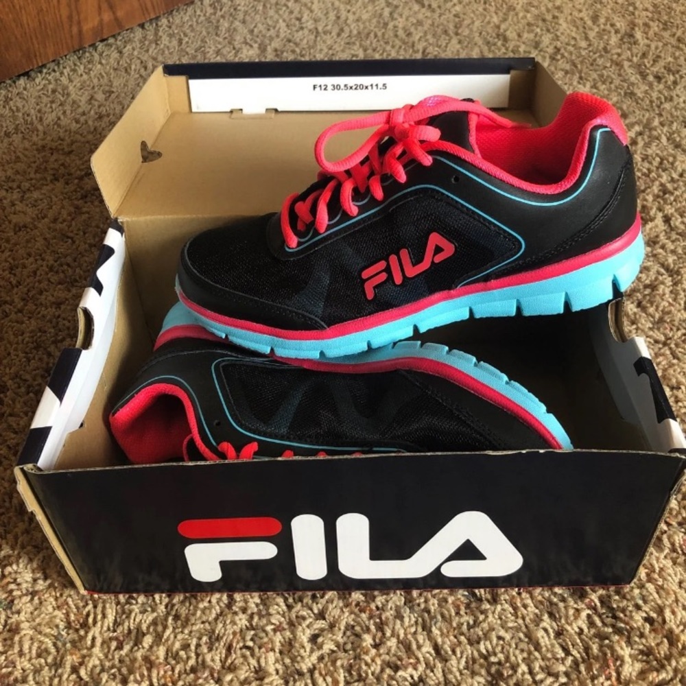 NWT FILA Memory Foam Tennis Shoes